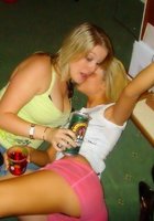 Пьяные девушки показывают свои прелести 10 фотография