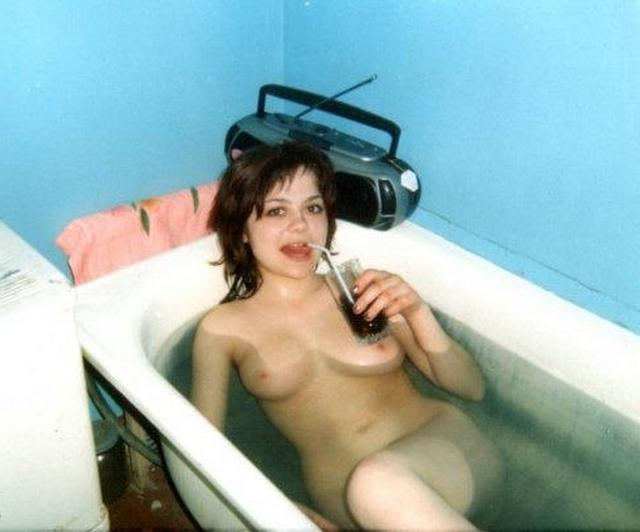 Развратные девчонки в ванной 9 фотография