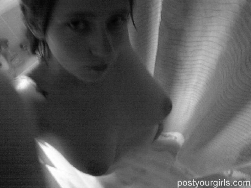 Сексуальная цыпочка освежает сочные сисечки в душе 8 фотография