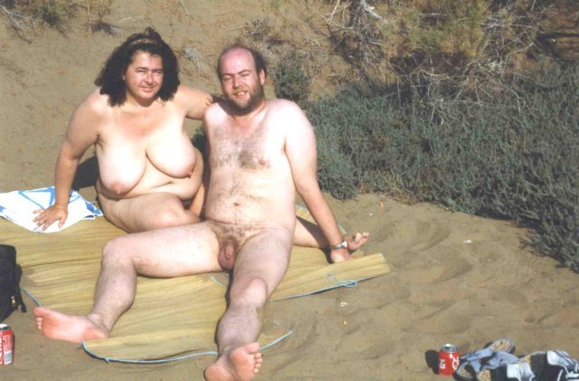 Семейные пары отдыхают на нудистских пляжах 12 фотография