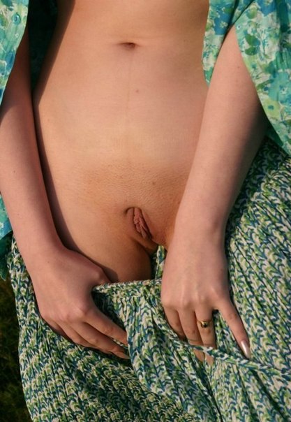 Молодуха не прикрывает трусами разработанную вагину 24 фотография