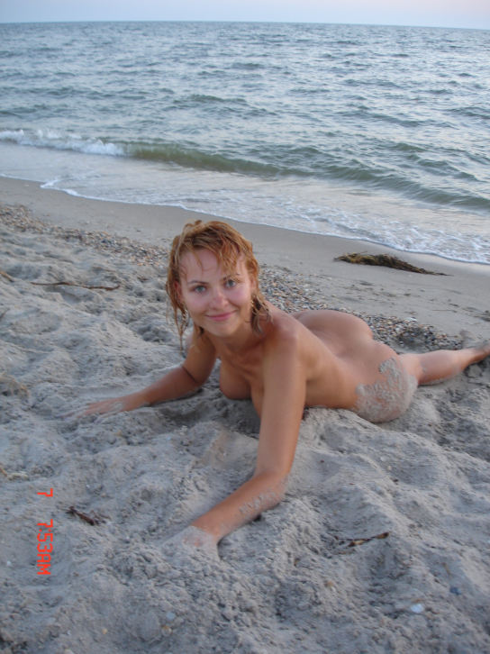 Развратная особа побывала летом на море без одежды 1 фотография