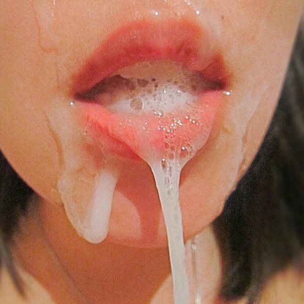 Милые кокетки наслаждаются вкусом спермы попавшей им в рот 2 фотография